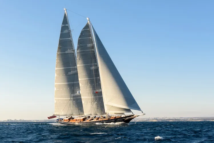 METEOR yacht for sale (Royal Huisman, 51.97m, 2007)